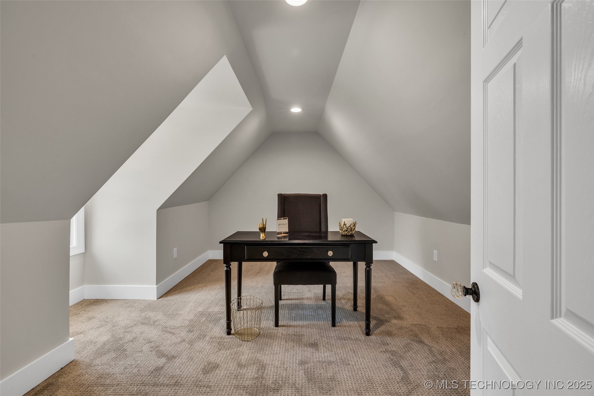 Tulsa, Oklahoma, 74104, United States, 3 Bedrooms Bedrooms, ,3 BathroomsBathrooms,Residential,For Sale,1890482