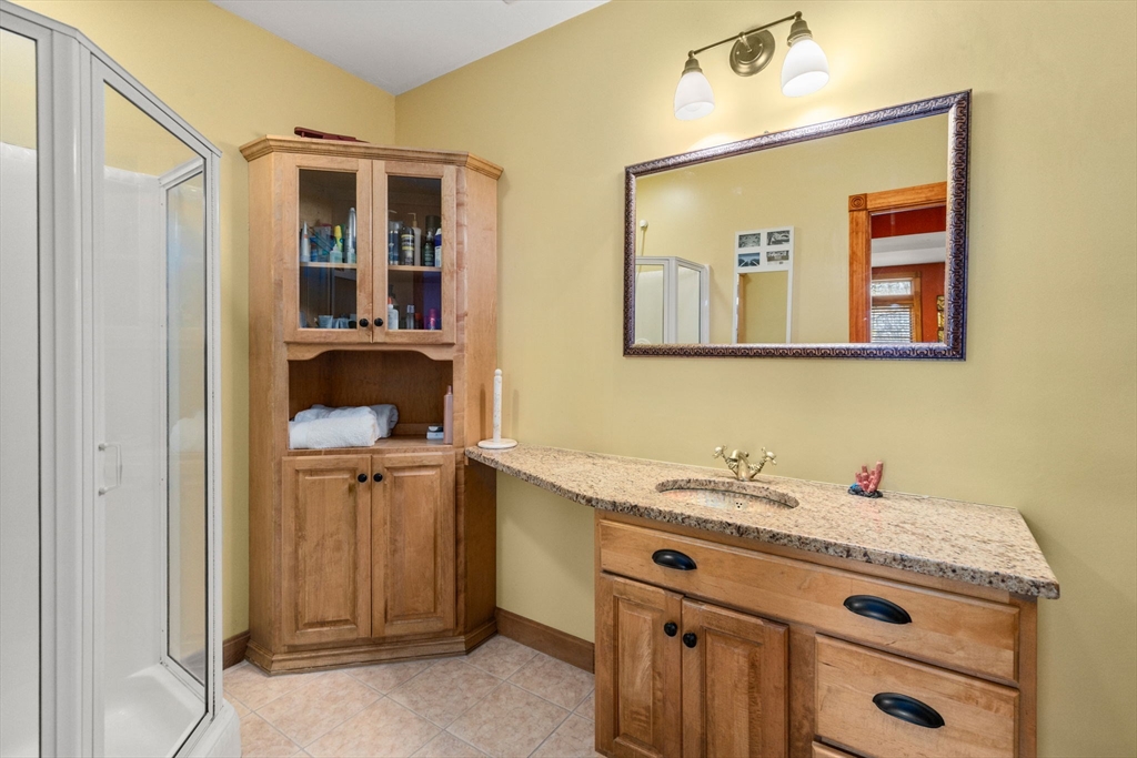 Northbridge, Massachusetts, 01534, United States, 4 Bedrooms Bedrooms, ,4 BathroomsBathrooms,Residential,For Sale,1991368