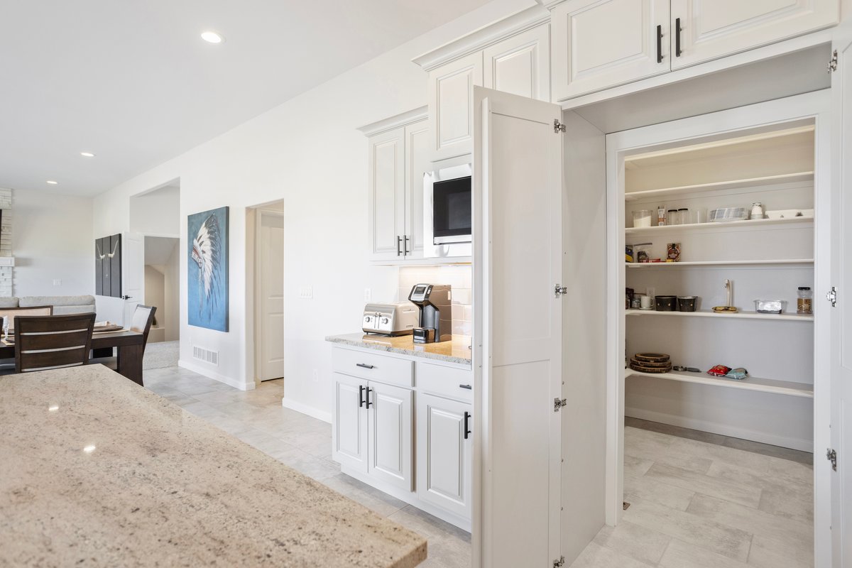 Cheyenne, Wyoming, 82009, United States, 5 Bedrooms Bedrooms, ,3 BathroomsBathrooms,Residential,For Sale,1982356