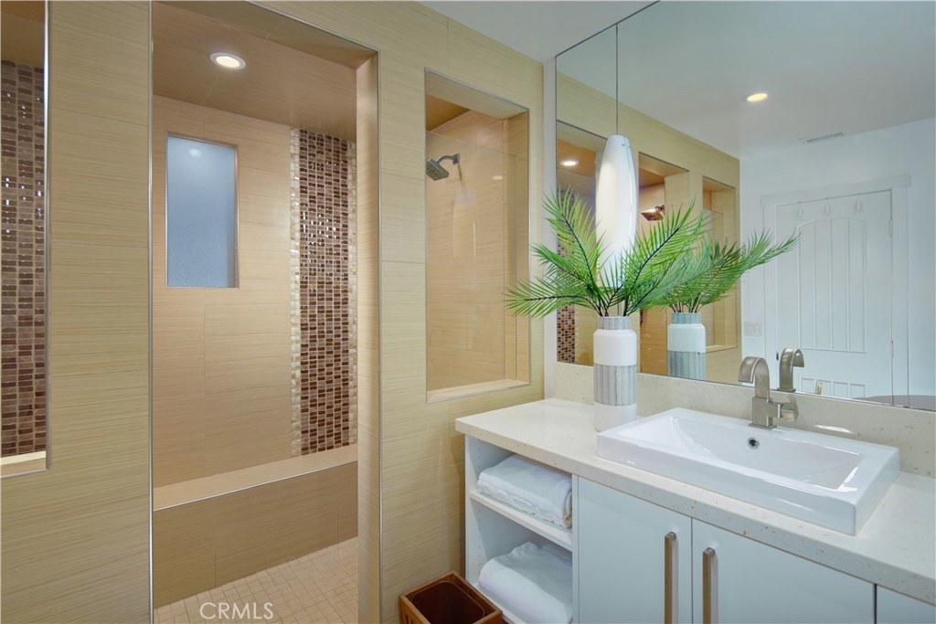 Laguna Beach, California, 92651, United States, 8 Bedrooms Bedrooms, ,8 BathroomsBathrooms,Residential,For Sale,1993207