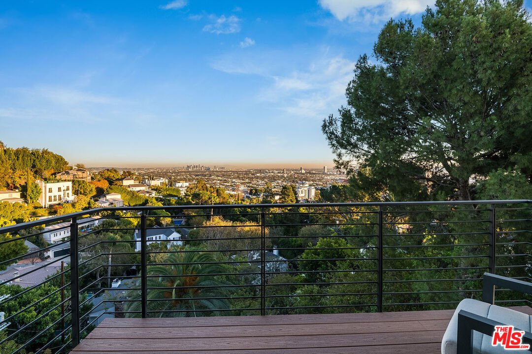 Los Angeles, California, 90069, United States, 4 Bedrooms Bedrooms, ,5 BathroomsBathrooms,Residential,For Sale,1759770