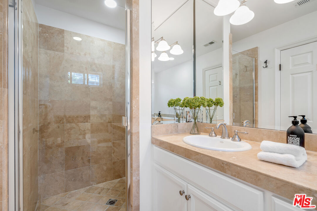 Malibu, California, 90265, United States, 2 Bedrooms Bedrooms, ,3 BathroomsBathrooms,Residential,For Sale,1902662
