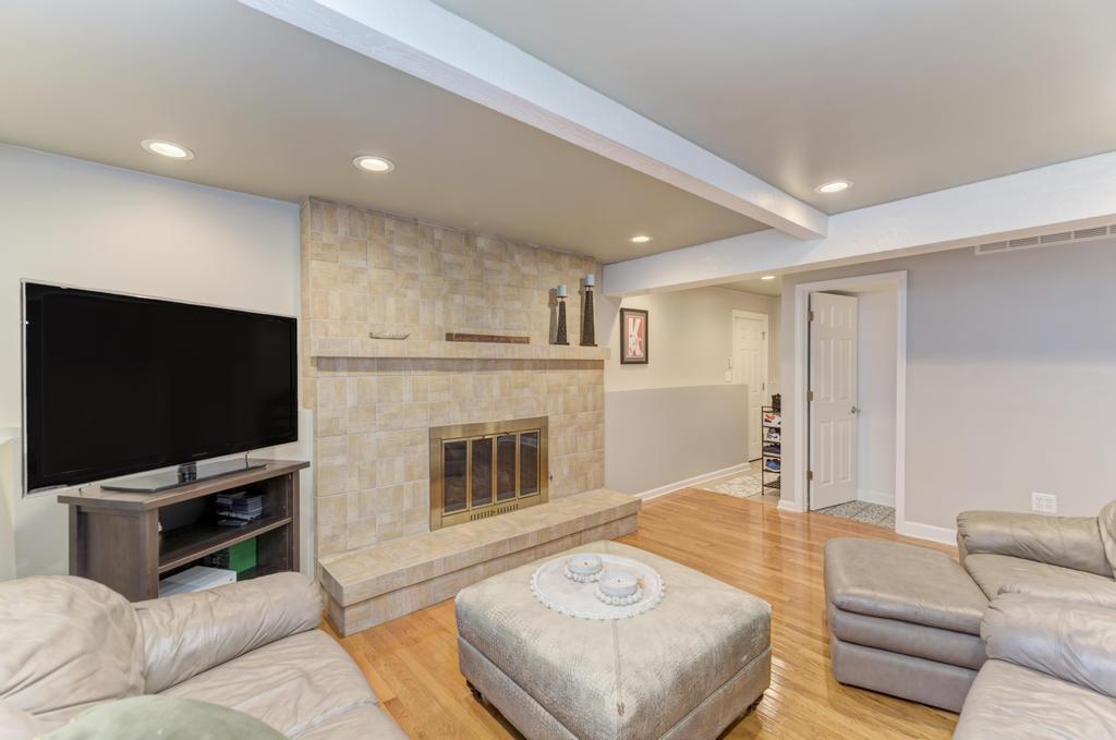 Wood Dale, Illinois, 60191, United States, 4 Bedrooms Bedrooms, ,3 BathroomsBathrooms,Residential,For Sale,1944958