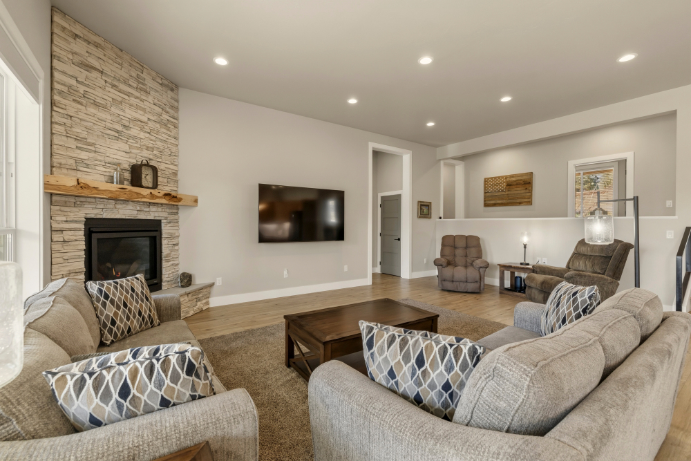 KLAMATH FALLS, Oregon, 97601, United States, 4 Bedrooms Bedrooms, ,3 BathroomsBathrooms,Residential,For Sale,2044065