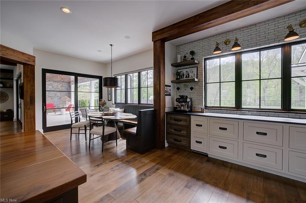 Williamstown, West Virginia, 26187, United States, 5 Bedrooms Bedrooms, ,8 BathroomsBathrooms,Residential,For Sale,1980118