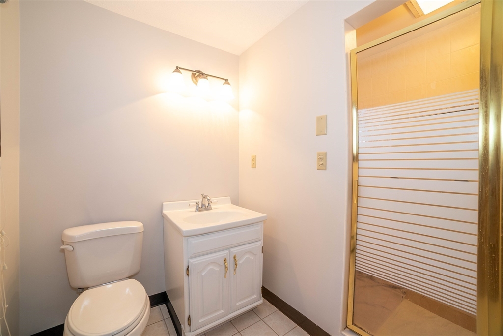 Holden, Massachusetts, 01520, United States, 3 Bedrooms Bedrooms, ,3 BathroomsBathrooms,Residential,For Sale,1991107