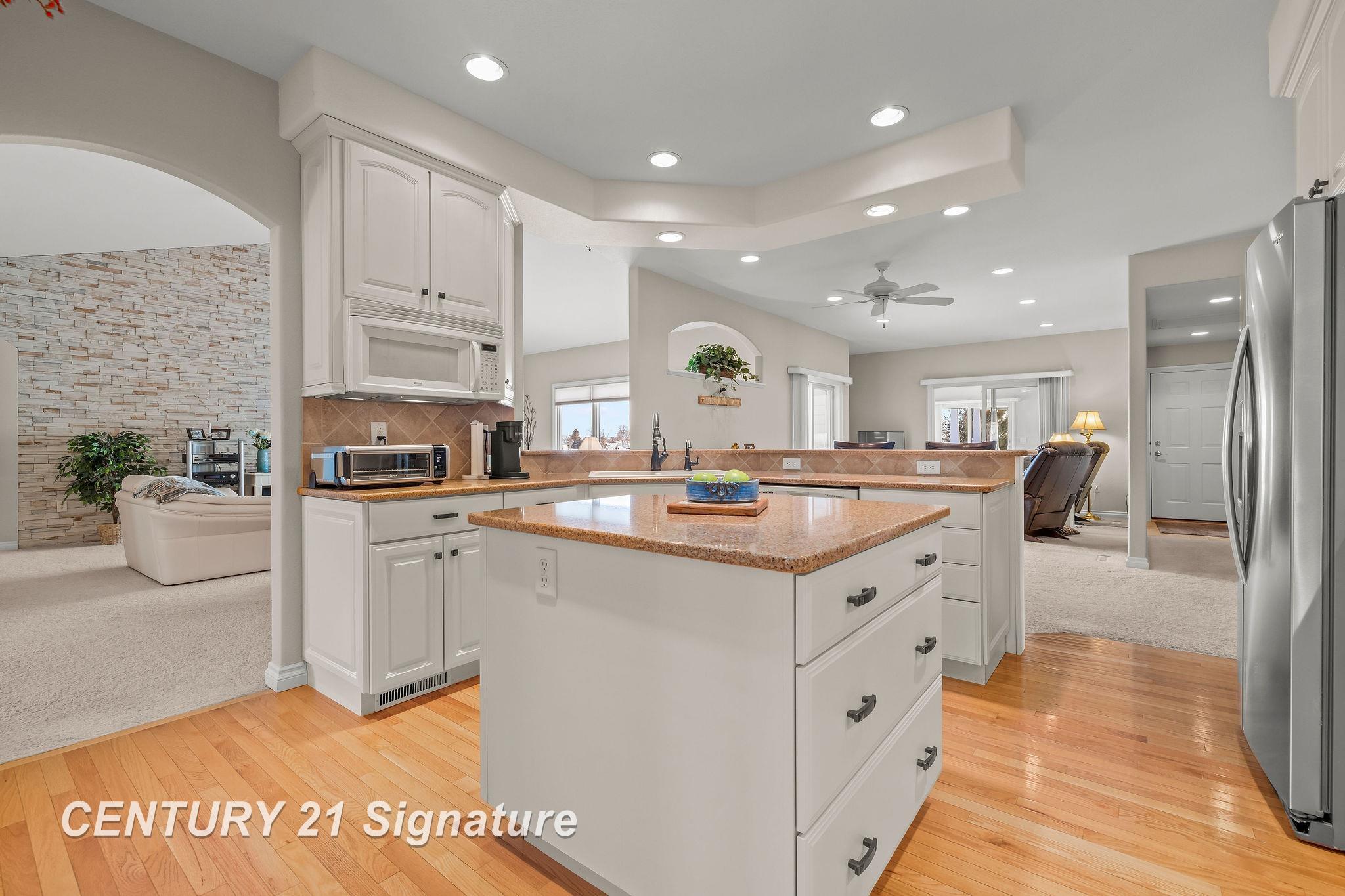 Freeland, Michigan, 48623, United States, 5 Bedrooms Bedrooms, ,4 BathroomsBathrooms,Residential,For Sale,1973671