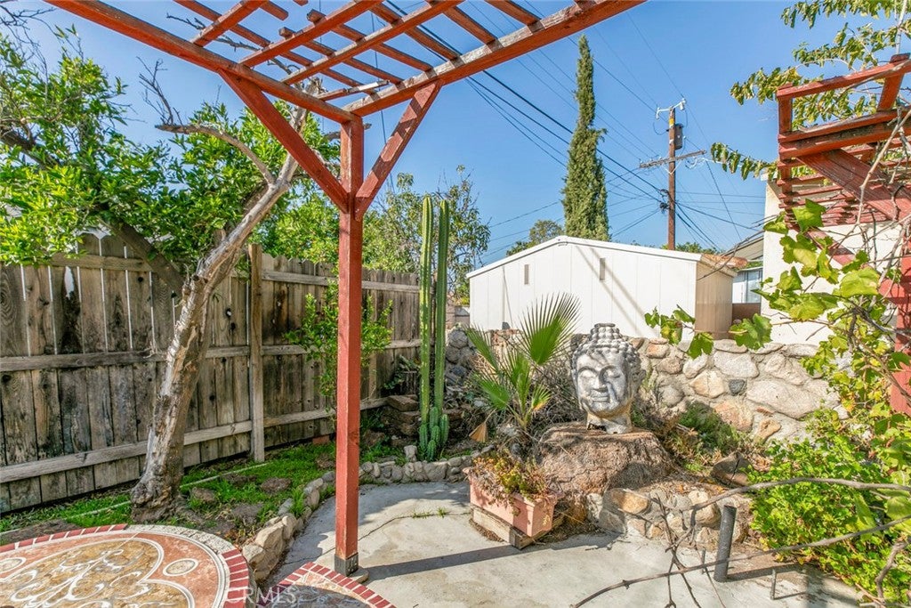 North Hollywood, California, 91605, United States, 3 Bedrooms Bedrooms, ,2 BathroomsBathrooms,Residential,For Sale,1989724