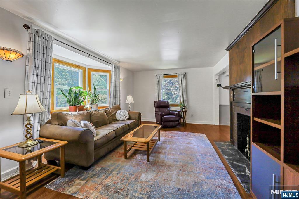 Fair Lawn, New Jersey, 07410, United States, 4 Bedrooms Bedrooms, ,2 BathroomsBathrooms,Residential,For Sale,1940655