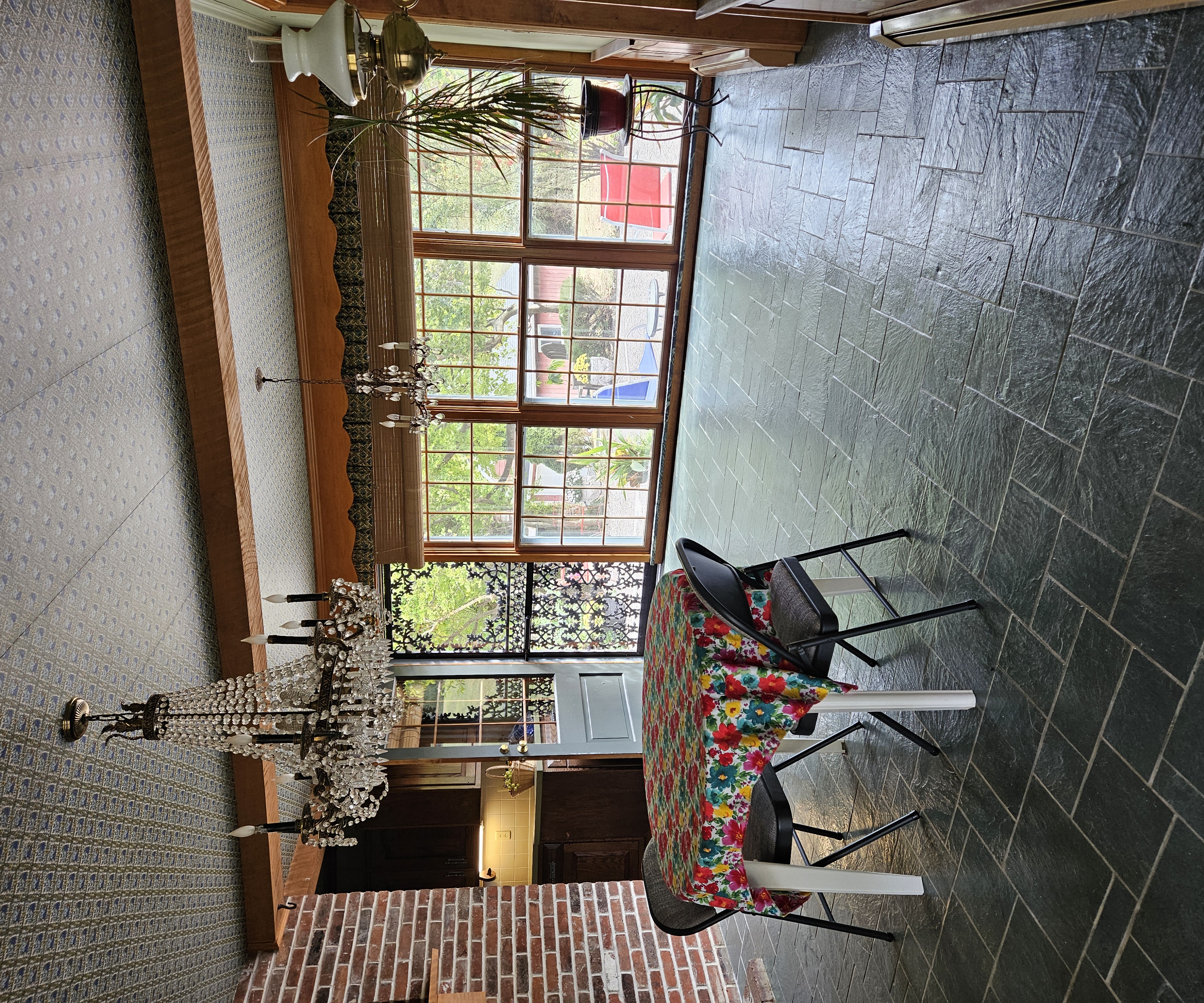 Hannibal, Missouri, 63401, United States, 3 Bedrooms Bedrooms, ,2 BathroomsBathrooms,Residential,For Sale,1981239