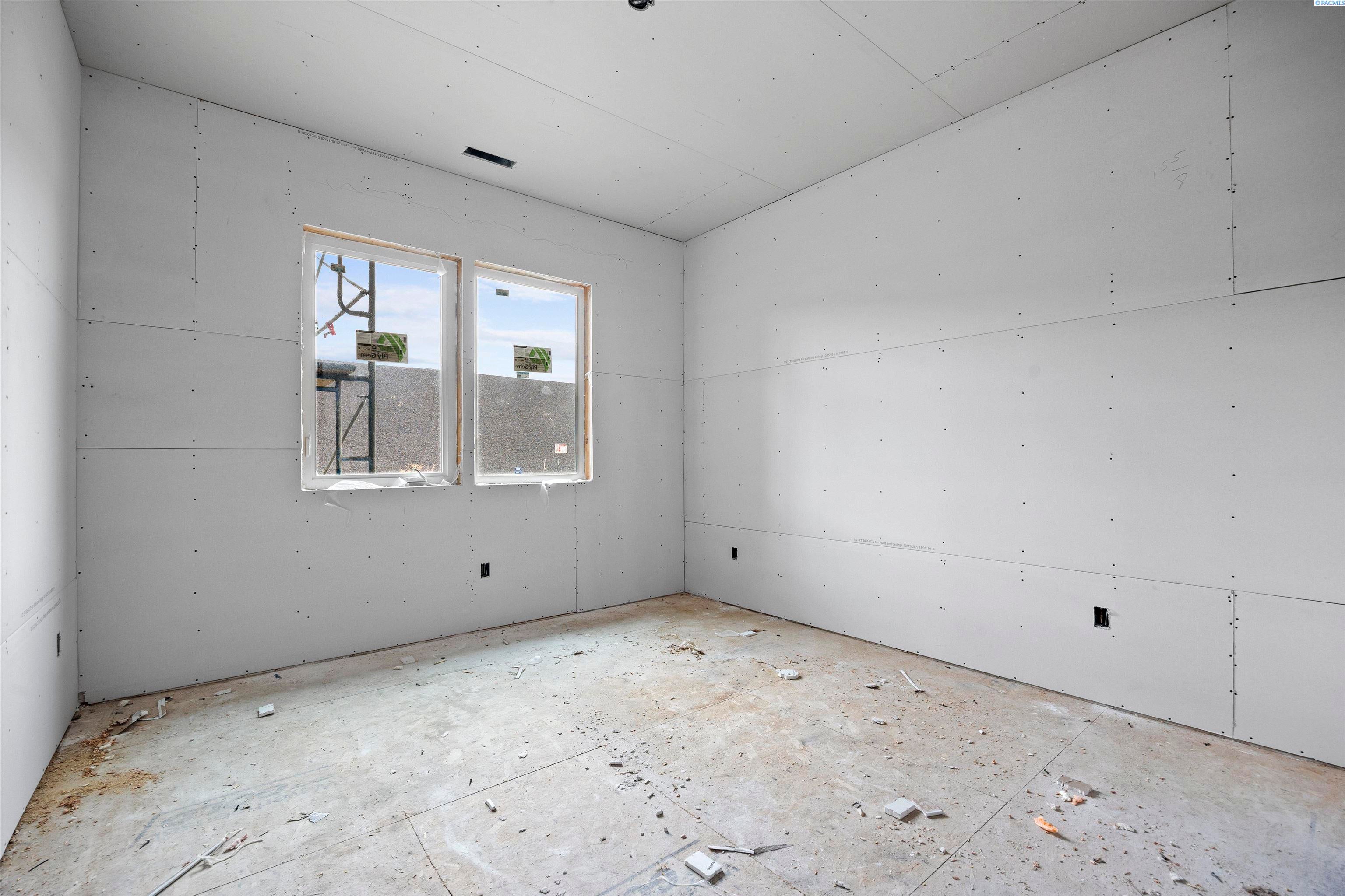 Pasco, Washington, 99301, United States, 4 Bedrooms Bedrooms, ,2 BathroomsBathrooms,Residential,For Sale,1978072