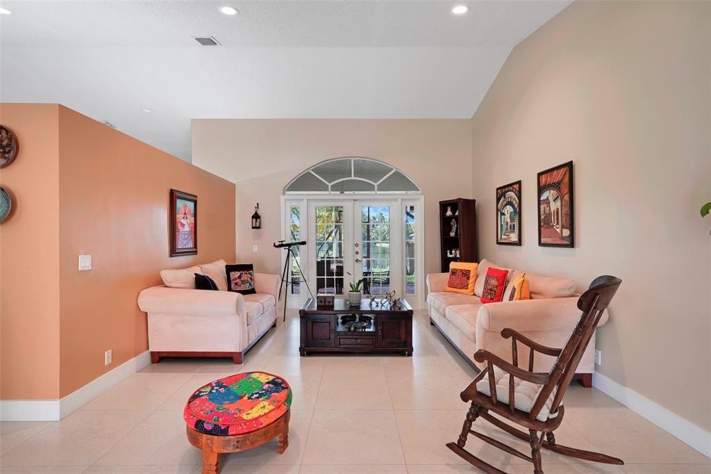 Davie, Florida, 33324, United States, 4 Bedrooms Bedrooms, ,3 BathroomsBathrooms,Residential,For Sale,1975060