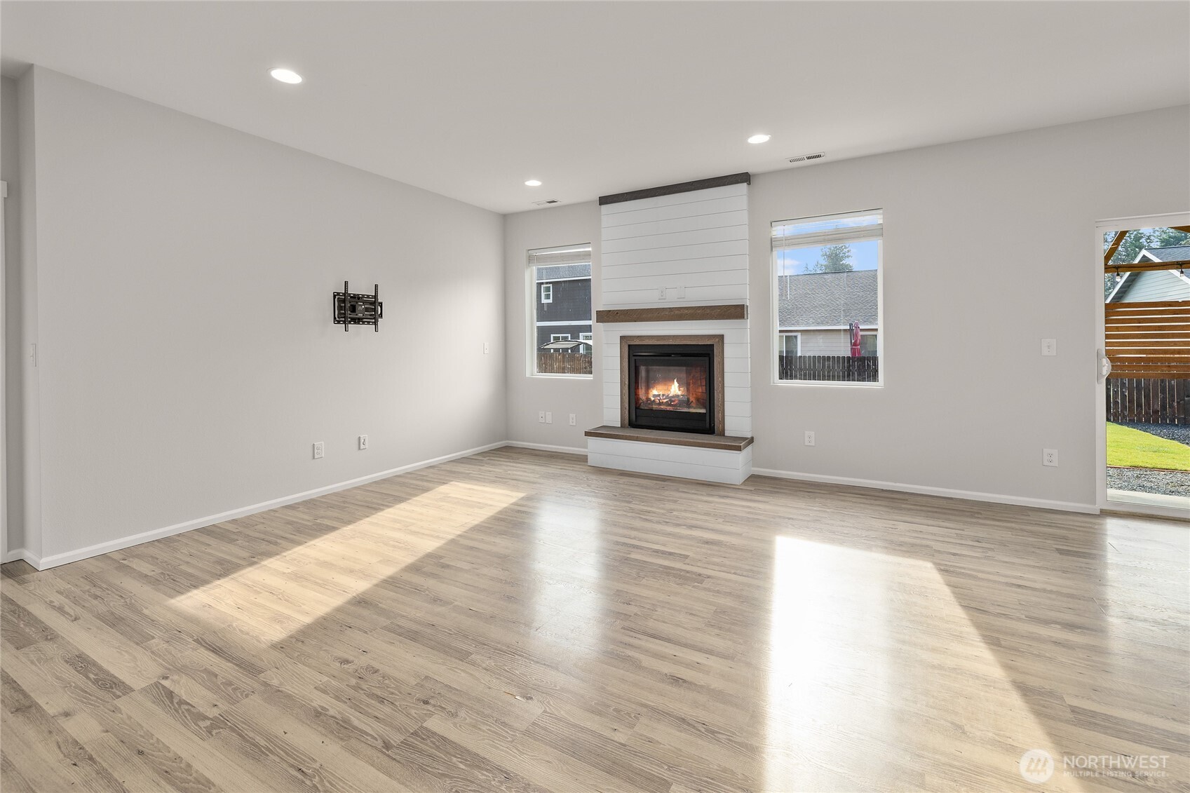 Cle Elum, Washington, 98922, United States, 3 Bedrooms Bedrooms, ,1 BathroomBathrooms,Residential,For Sale,1935300