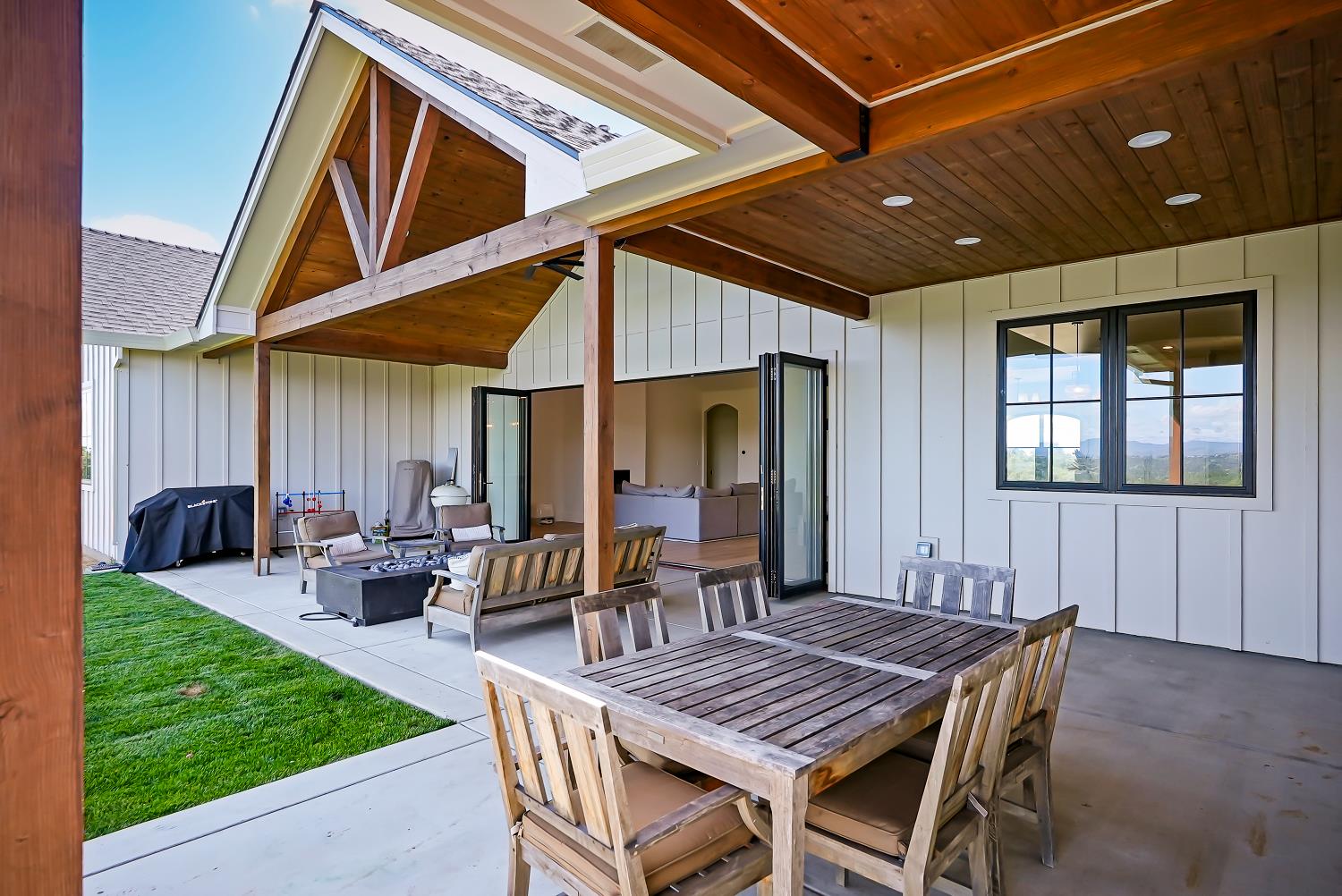 Burson, California, 95225, United States, 4 Bedrooms Bedrooms, ,4 BathroomsBathrooms,Residential,For Sale,2040271
