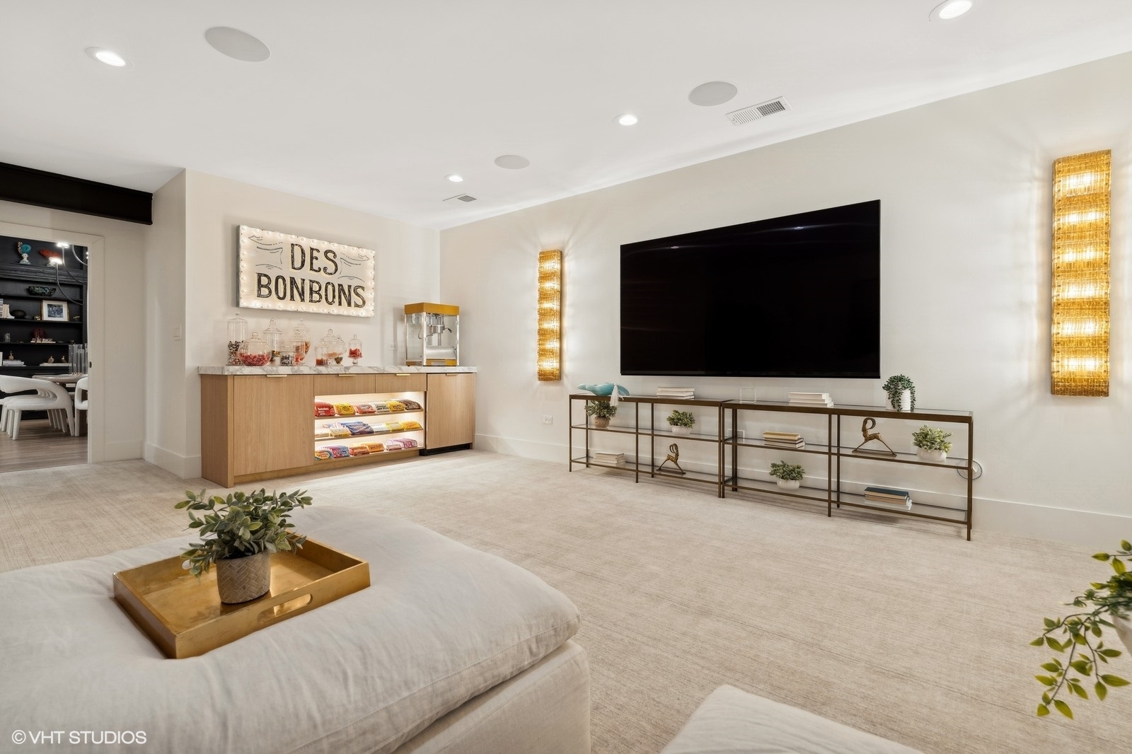 Chicago, Illinois, 60639, United States, 4 Bedrooms Bedrooms, ,4 BathroomsBathrooms,Residential,For Sale,1942244