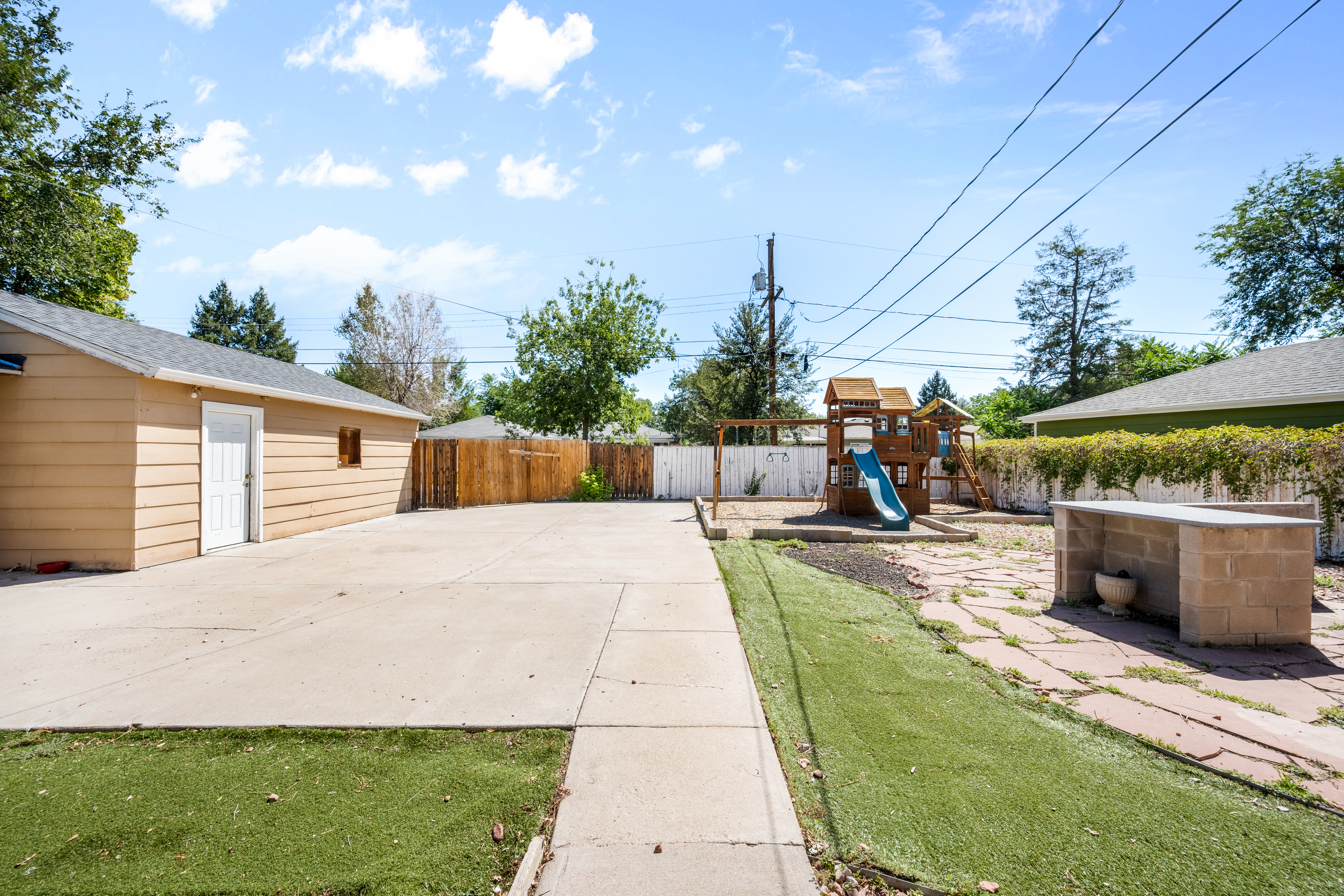  5 Bedroom Home Just Steps From Huston Lake Park - 物件實景