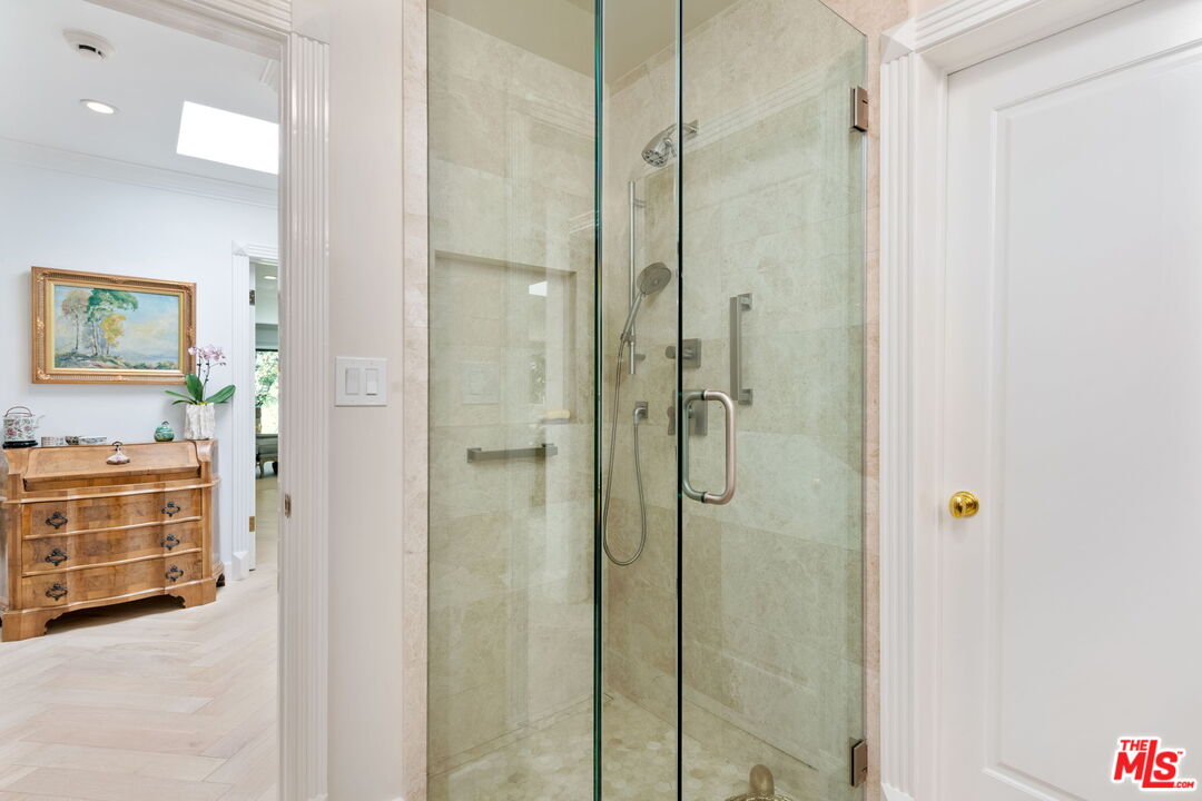 Los Angeles, California, 90049, United States, 4 Bedrooms Bedrooms, ,1 BathroomBathrooms,Residential,For Sale,1991602