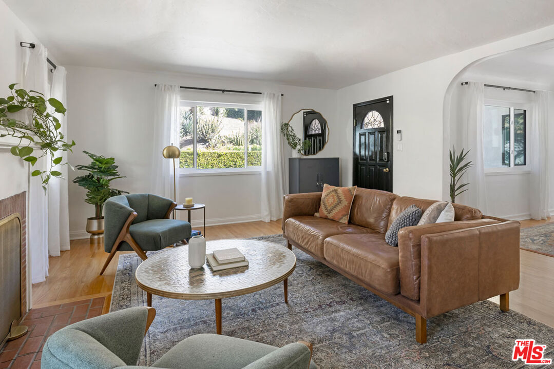 Los Angeles, California, 90027, United States, 4 Bedrooms Bedrooms, ,3 BathroomsBathrooms,Residential,For Sale,1989477