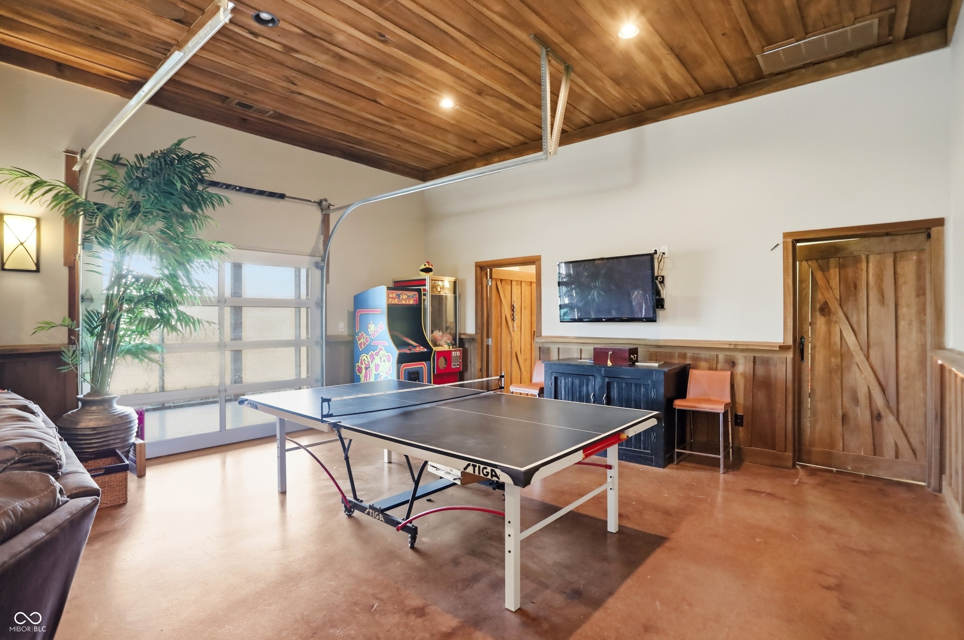 Bargersville, Indiana, 46106, United States, 5 Bedrooms Bedrooms, ,6 BathroomsBathrooms,Residential,For Sale,1992401