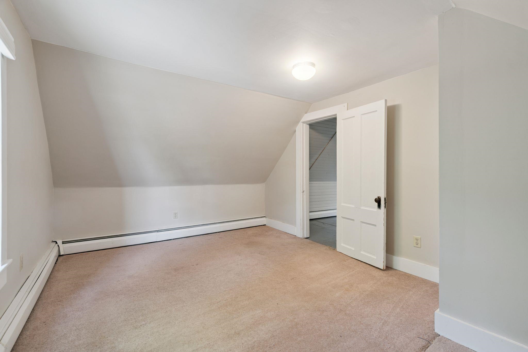 New London, New Hampshire, 03257, United States, 4 Bedrooms Bedrooms, ,2 BathroomsBathrooms,Residential,For Sale,1950111