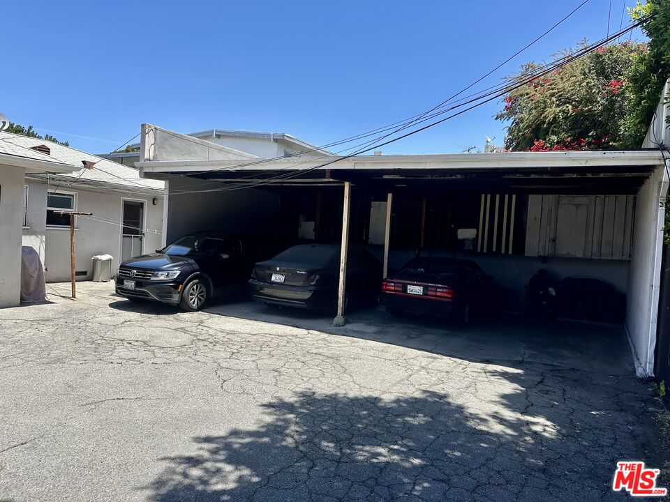Los Angeles, California, 90066, United States, 7 Bedrooms Bedrooms, ,Residential,For Sale,1867047