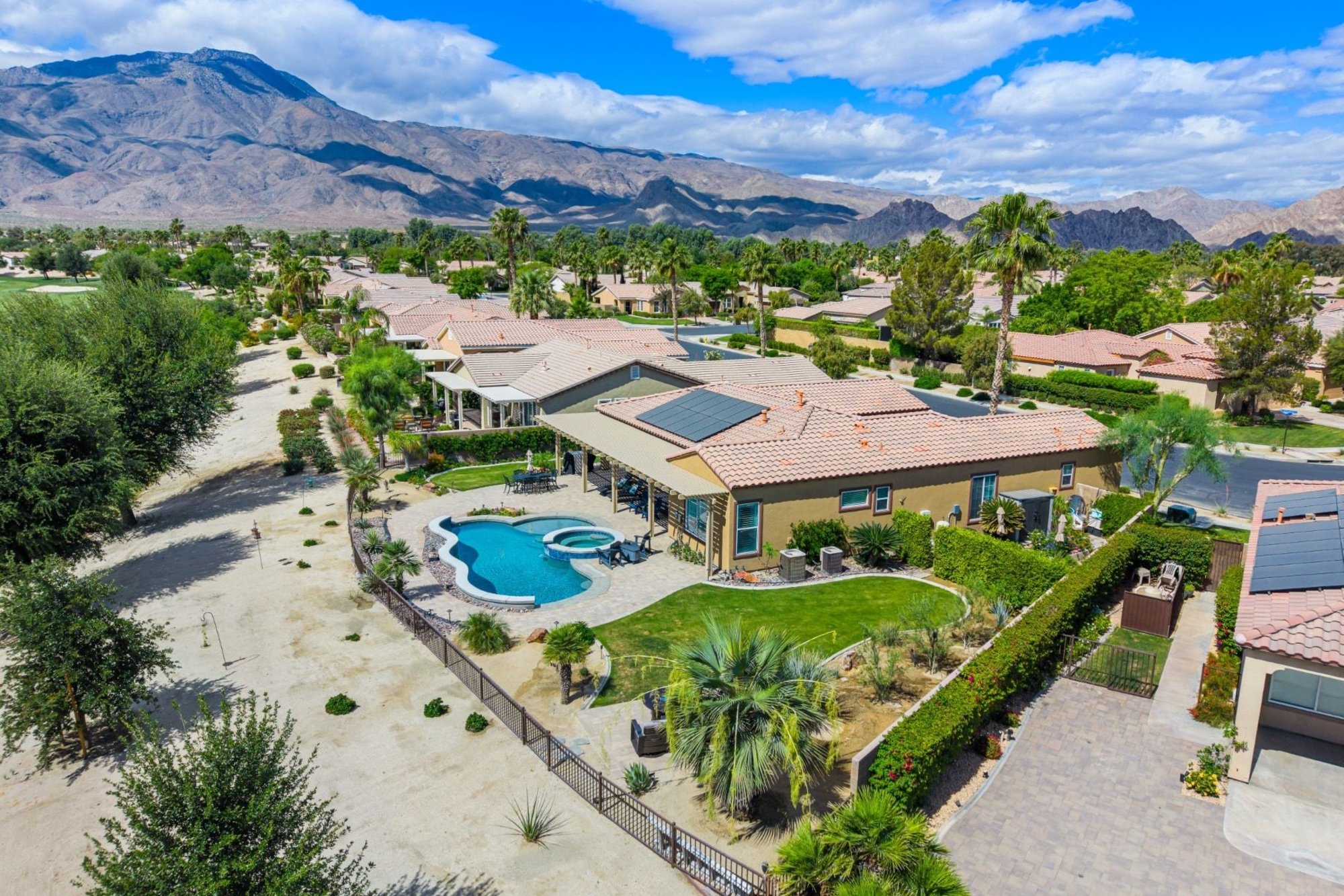  Sunshine, Fairways, Pool, and Mountain Views - 物件實景
