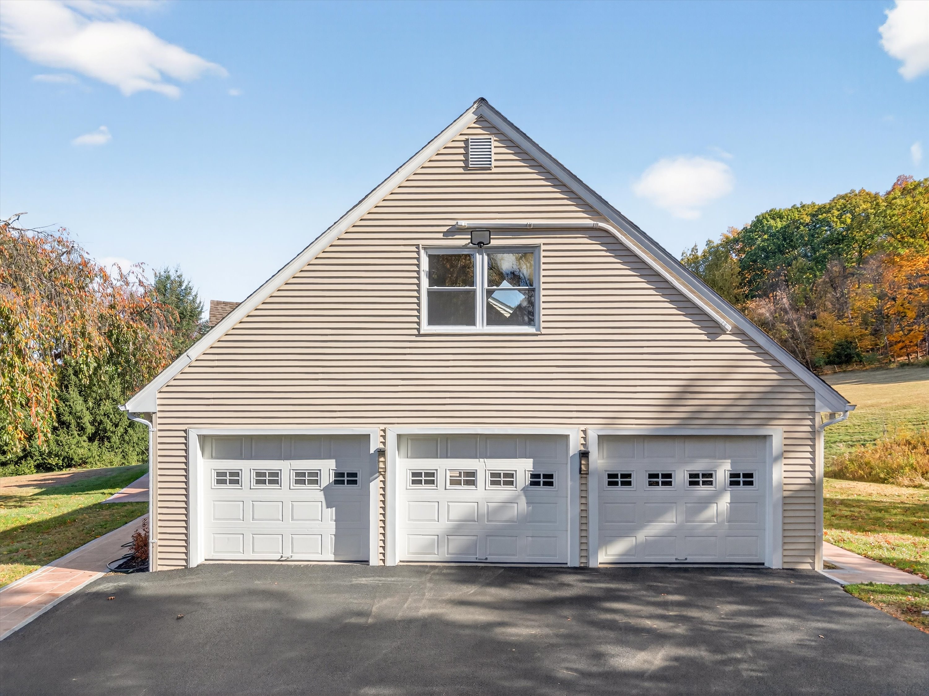 Warwick, New York, 10990, United States, 5 Bedrooms Bedrooms, ,4 BathroomsBathrooms,Residential,For Sale,1981547