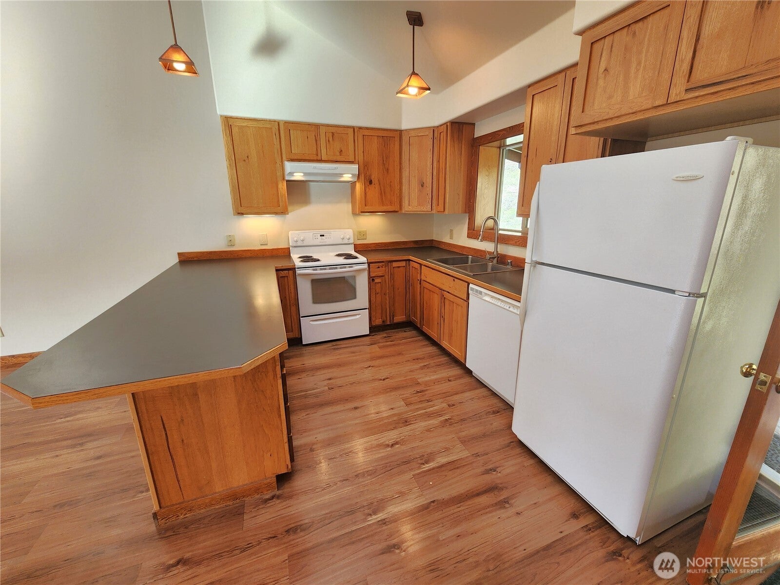 Oroville, Washington, 98844, United States, 2 Bedrooms Bedrooms, ,Residential,For Sale,2001782