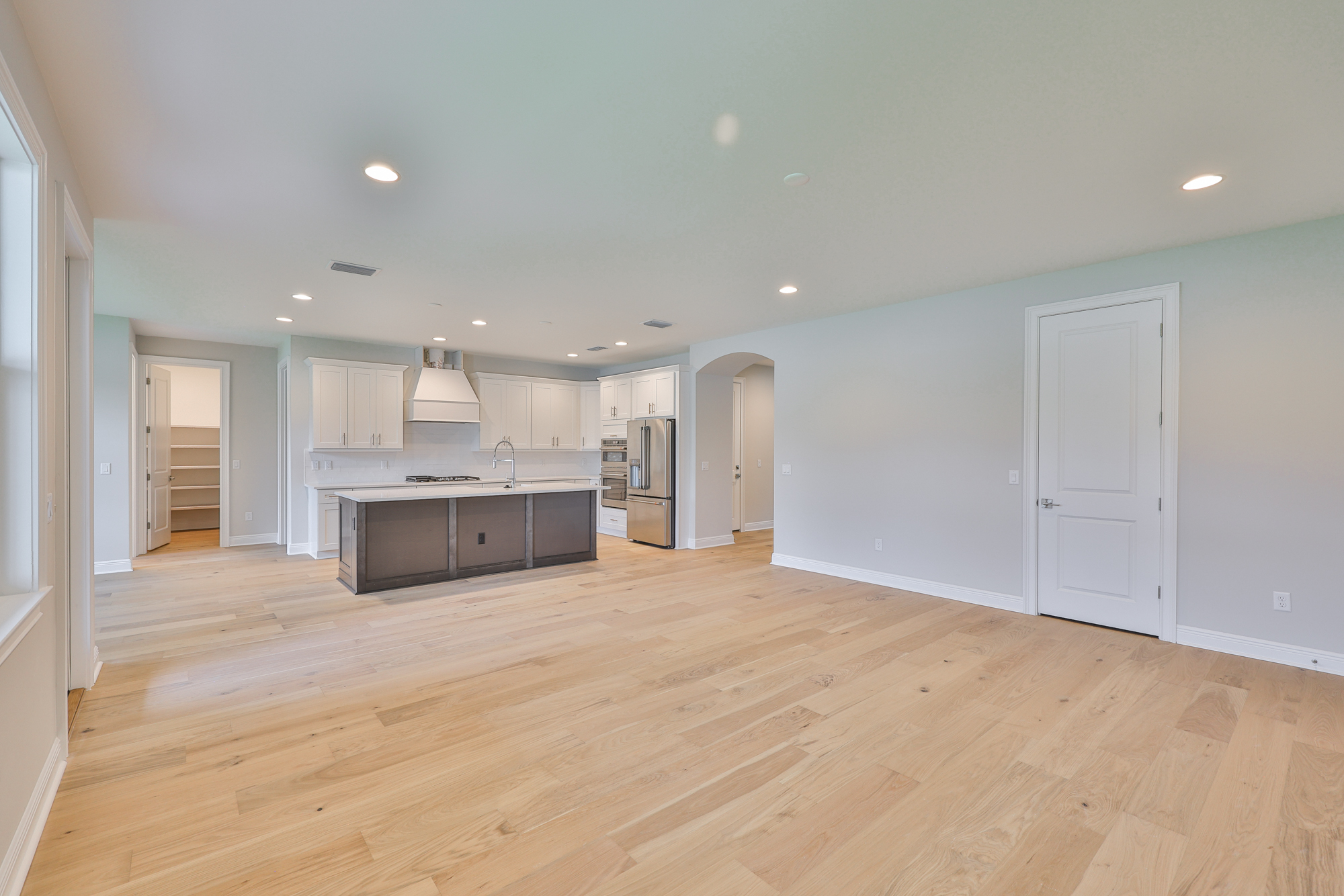 Tampa, Florida, 33609, United States, 4 Bedrooms Bedrooms, ,5 BathroomsBathrooms,Residential,For Sale,1792306