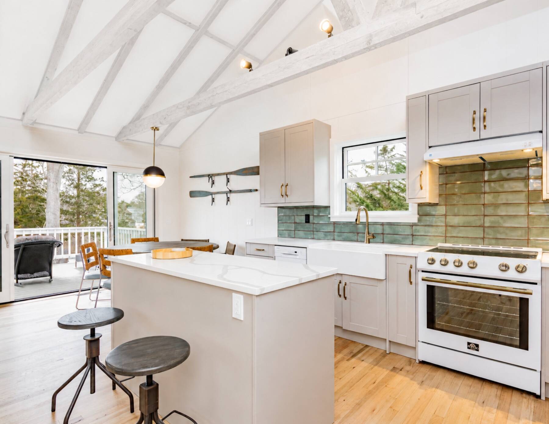  Southampton Cove Retreat - Renovated 3BR with Water Views - 物件實景