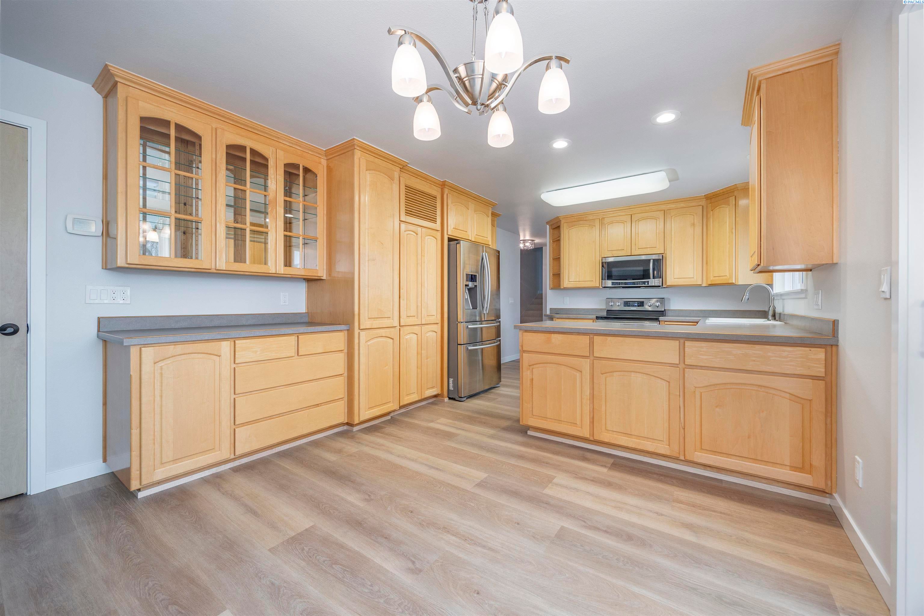 Grandview, Washington, 98930, United States, 4 Bedrooms Bedrooms, ,3 BathroomsBathrooms,Residential,For Sale,2007847