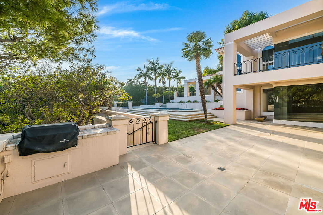 Beverly Hills, California, 90210, United States, 5 Bedrooms Bedrooms, ,4 BathroomsBathrooms,Residential,For Sale,1991118