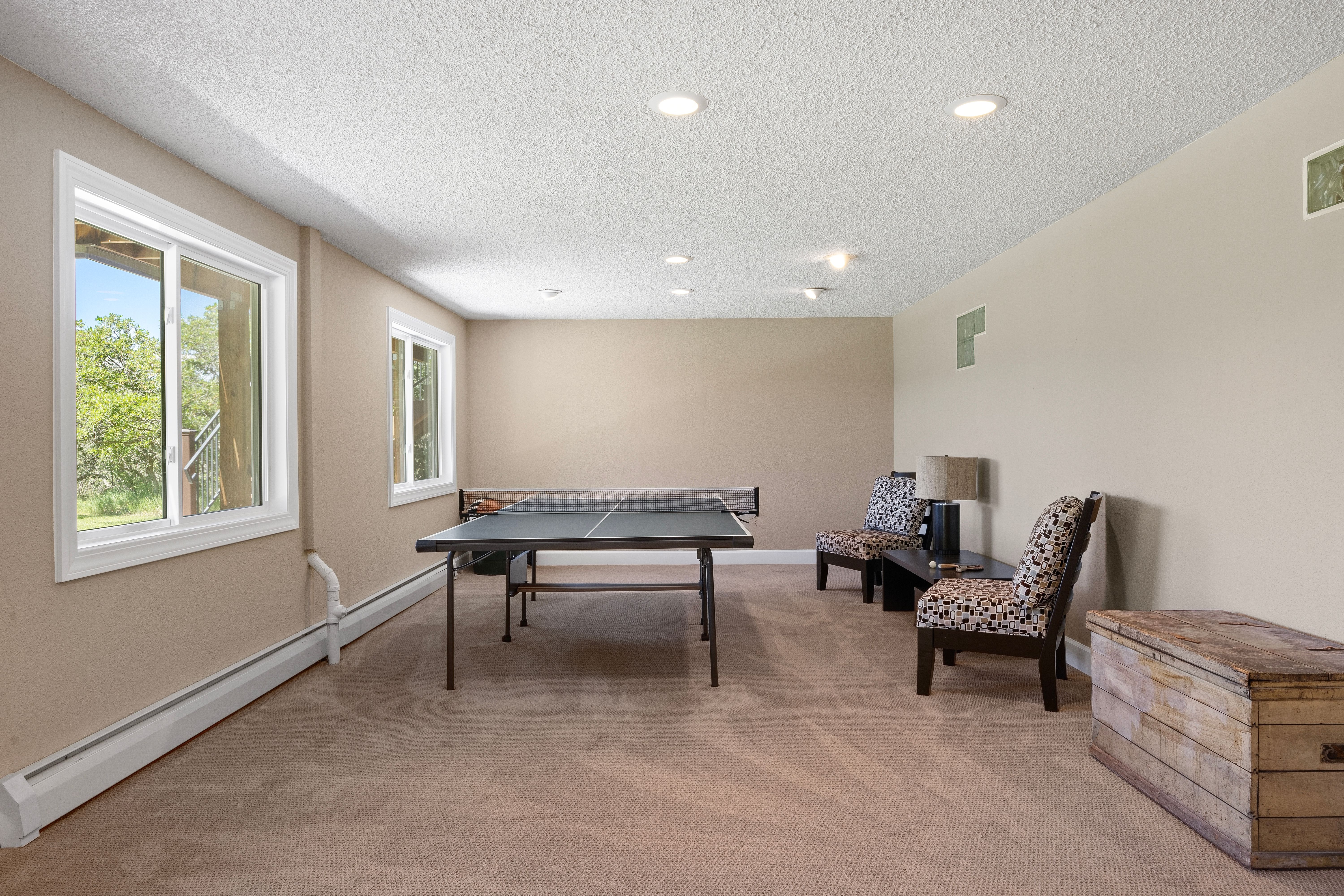  Extensively Renovated 4 Bedroom  4 Bathroom In Highly Desirable Charter Oaks - 物件實景