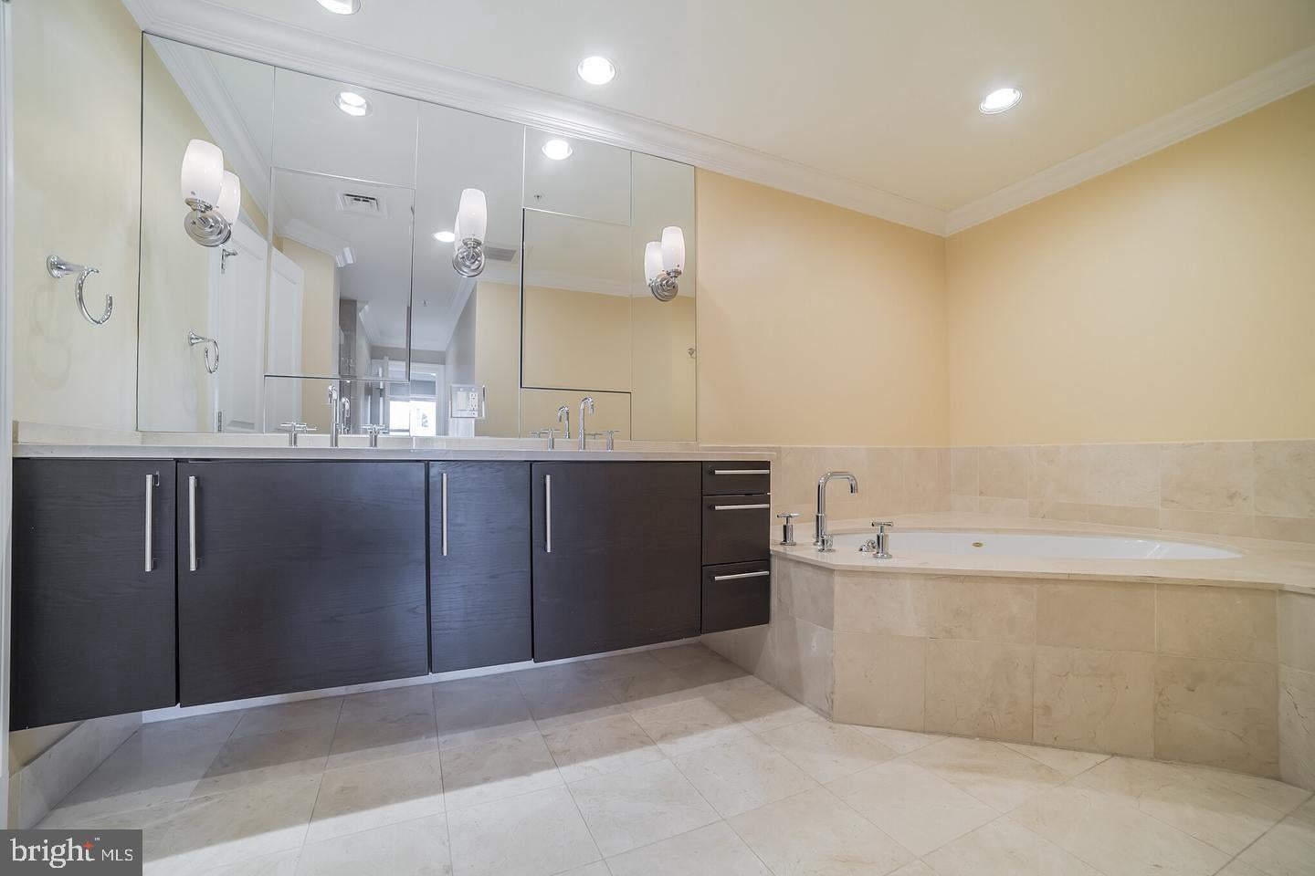 BALTIMORE, Maryland, 21230, United States, 2 Bedrooms Bedrooms, ,2 BathroomsBathrooms,Residential,For Sale,1910458