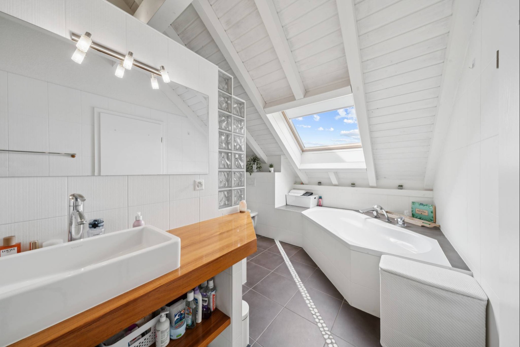  5.5-room duplex apartment - Generous living space and unobstructed views of the - 物件實景