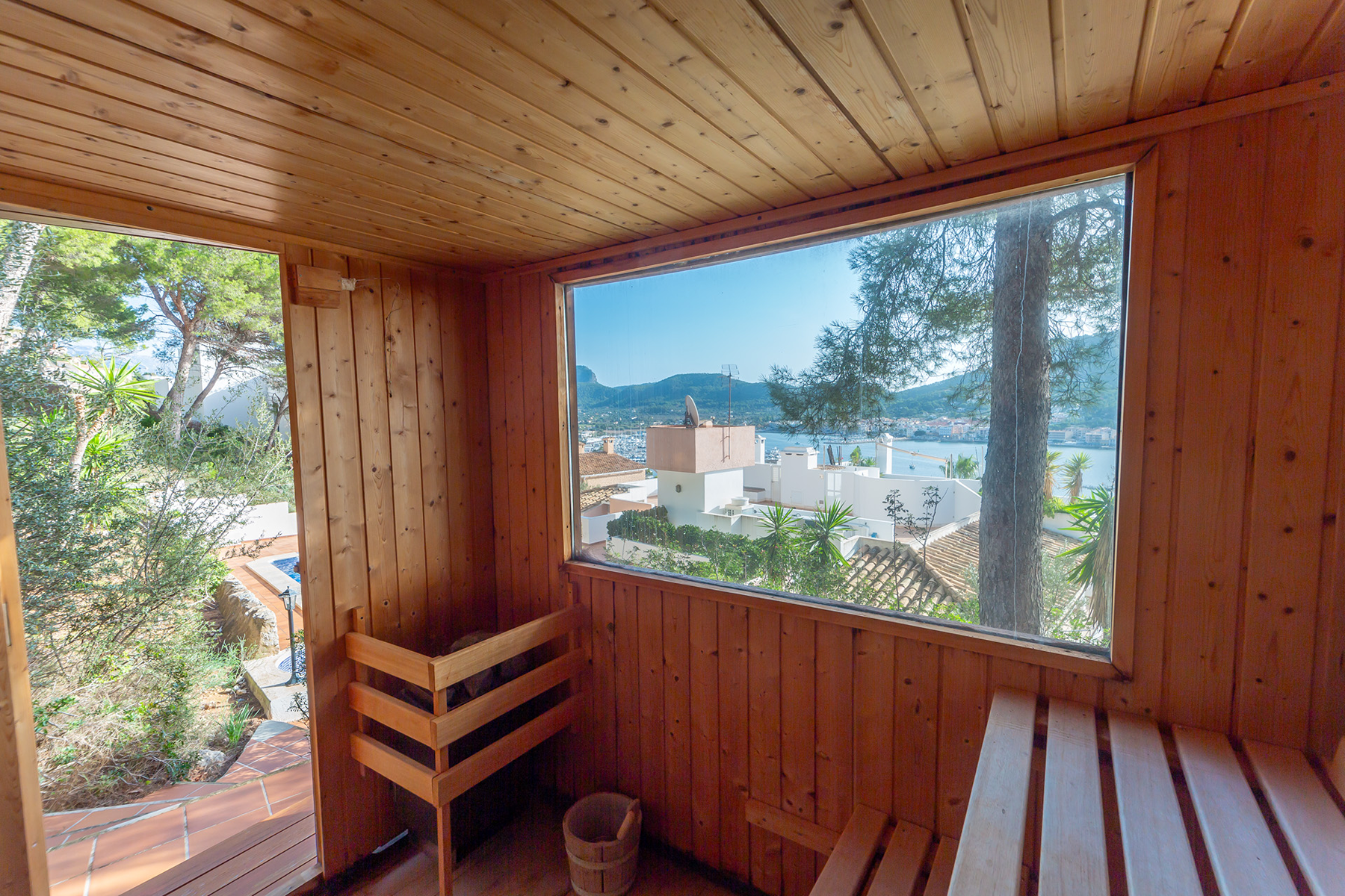  Apartment with sea views in Port d