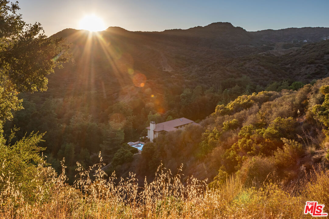 Calabasas, California, 91302, United States, 5 Bedrooms Bedrooms, ,4 BathroomsBathrooms,Residential,For Sale,1926275