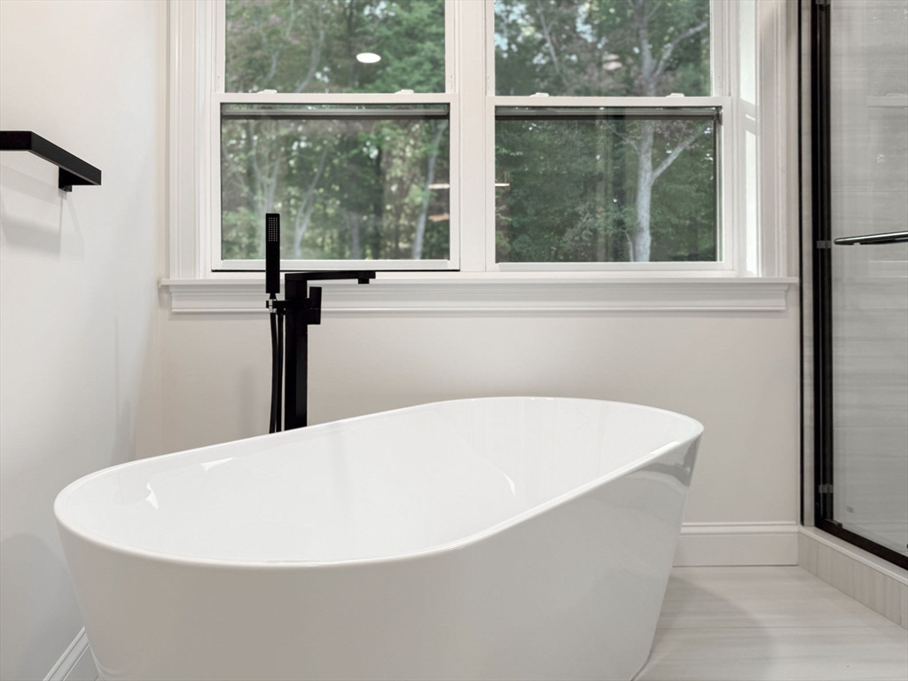 Bedford, Massachusetts, 01730, United States, 4 Bedrooms Bedrooms, ,5 BathroomsBathrooms,Residential,For Sale,1984160