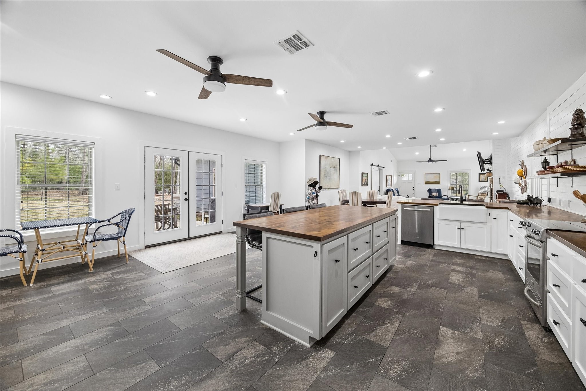  90 Twinstone Circle - 物件實景