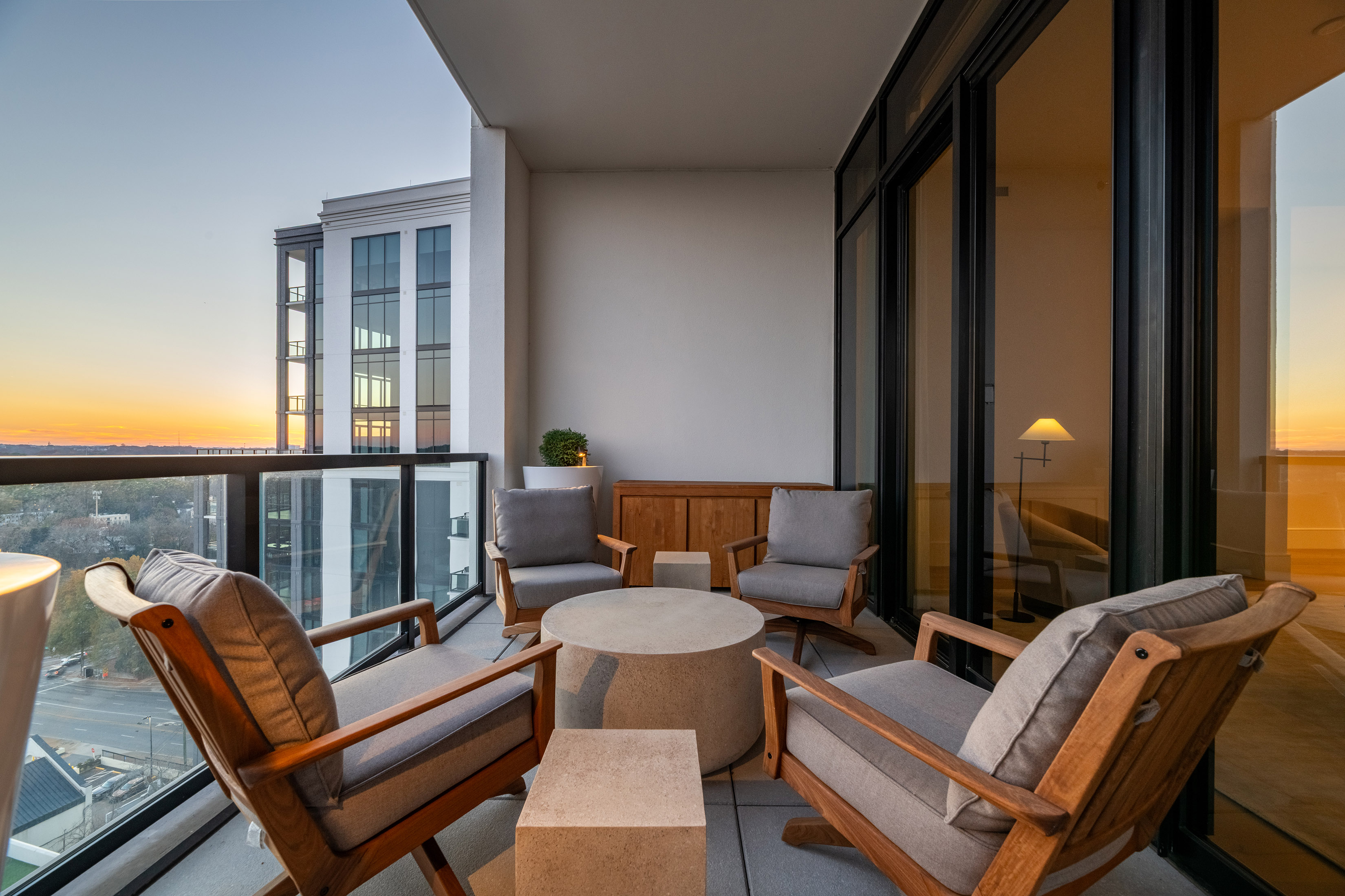  Stunning Fully Furnished Penthouse with the Largest Outdoor Terrace - 物件實景