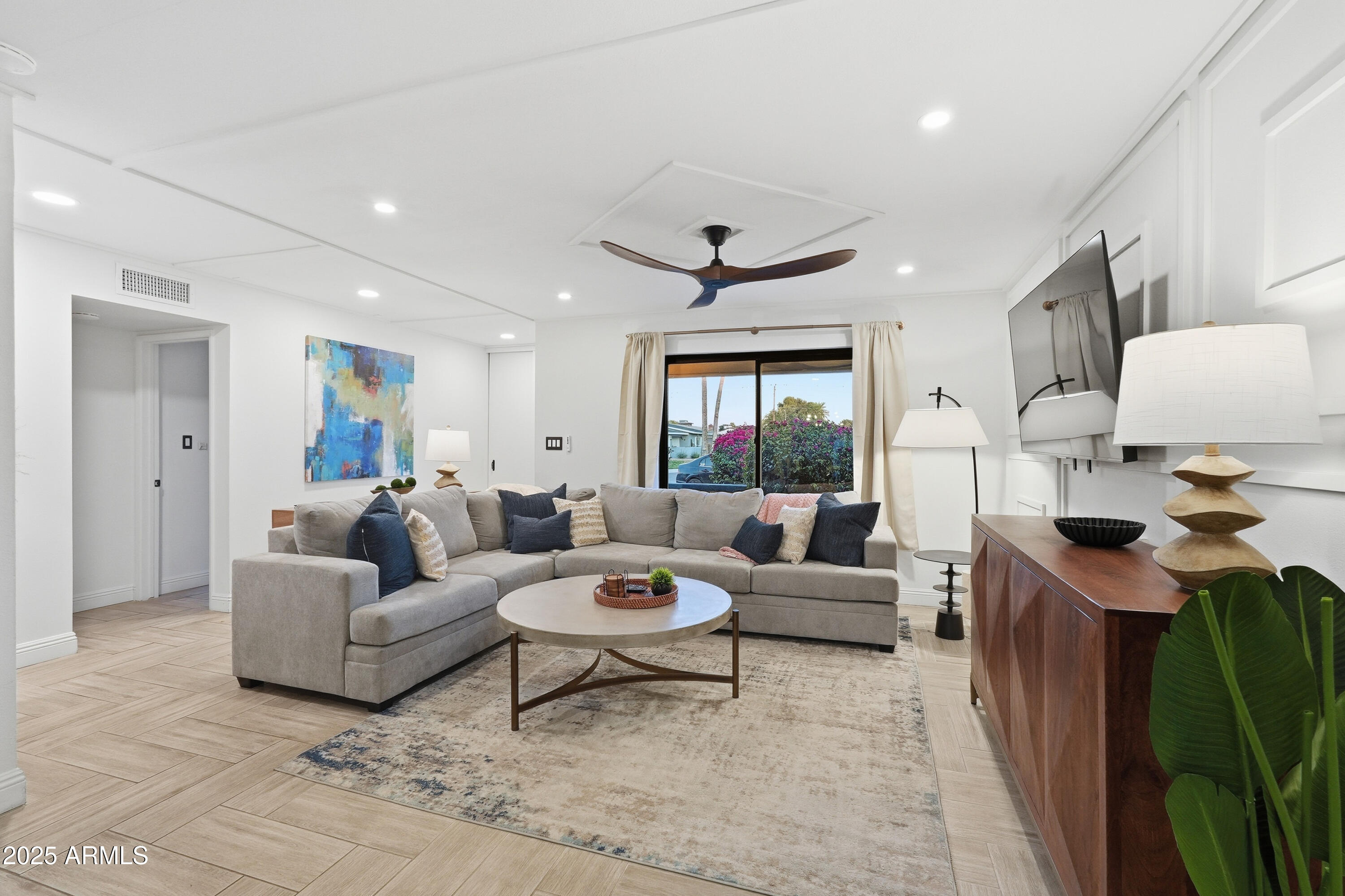 Scottsdale, Arizona, 85251, United States, 4 Bedrooms Bedrooms, ,2 BathroomsBathrooms,Residential,For Sale,2001861