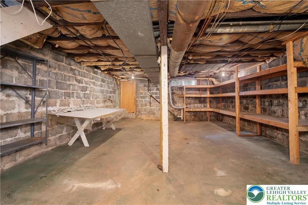 Palmer Twp, Pennsylvania, 18045, United States, 6 Bedrooms Bedrooms, ,2 BathroomsBathrooms,Residential,For Sale,1933685