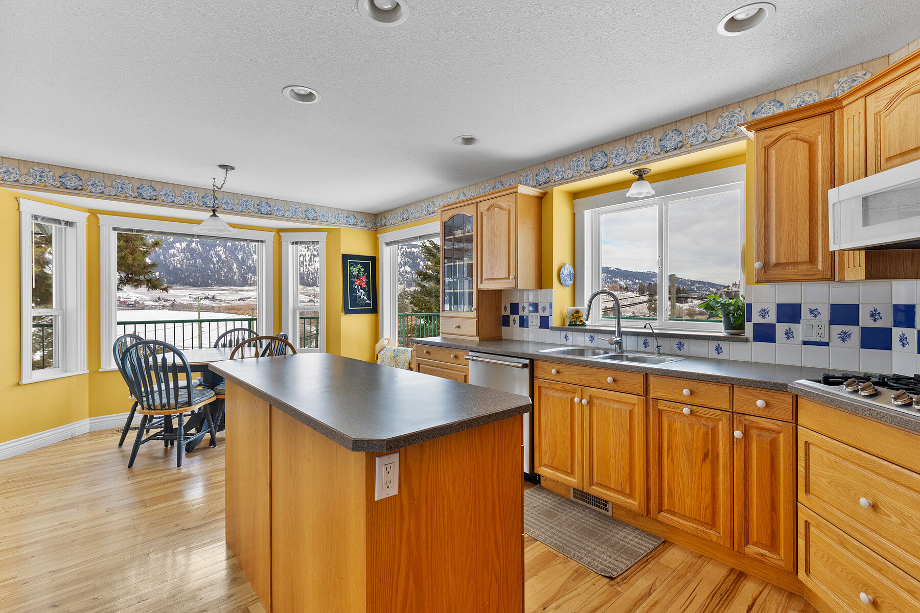  Charming Lakeview Rancher - 物件實景