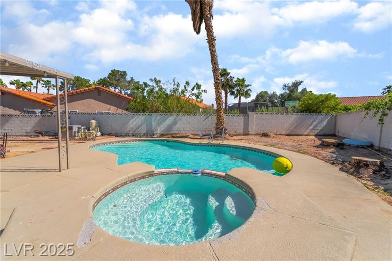 Henderson, Nevada, 89014, United States, 4 Bedrooms Bedrooms, ,2 BathroomsBathrooms,Residential,For Sale,1977160