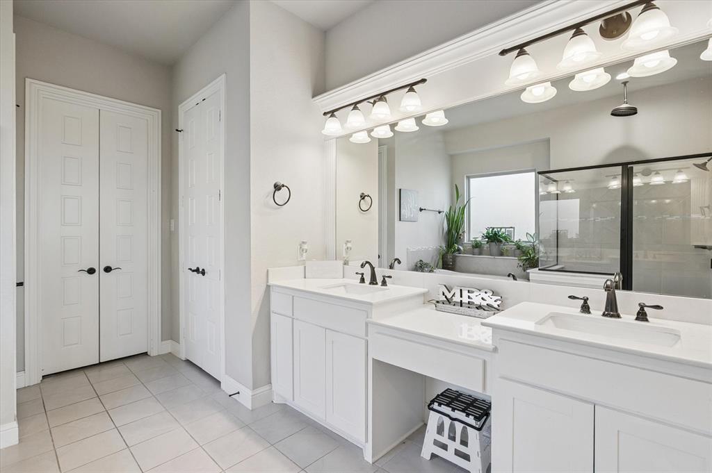 Burleson, Texas, 76028, United States, 5 Bedrooms Bedrooms, ,4 BathroomsBathrooms,Residential,For Sale,1930718