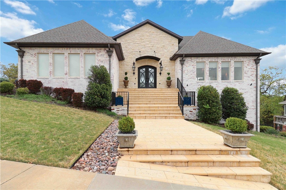 Limestone Dr, Fayetteville, AR 72701