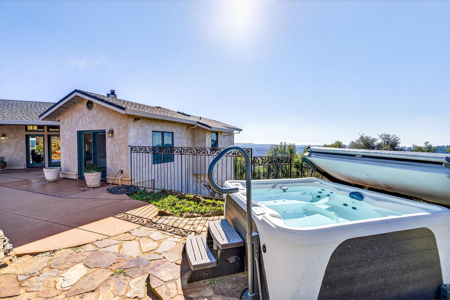 Grass Valley, California, 95949, United States, 3 Bedrooms Bedrooms, ,3 BathroomsBathrooms,Residential,For Sale,2048719