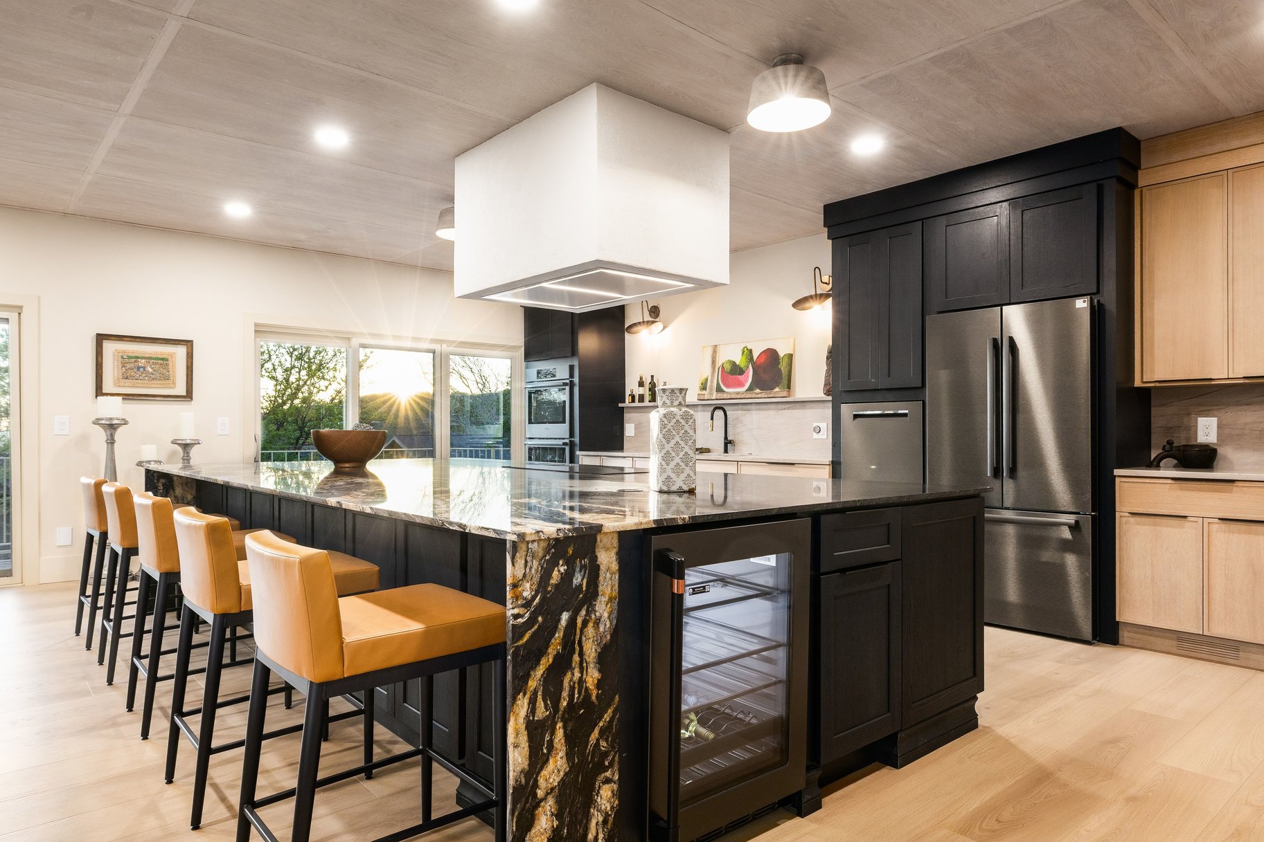  Fully Remodeled Entertainer