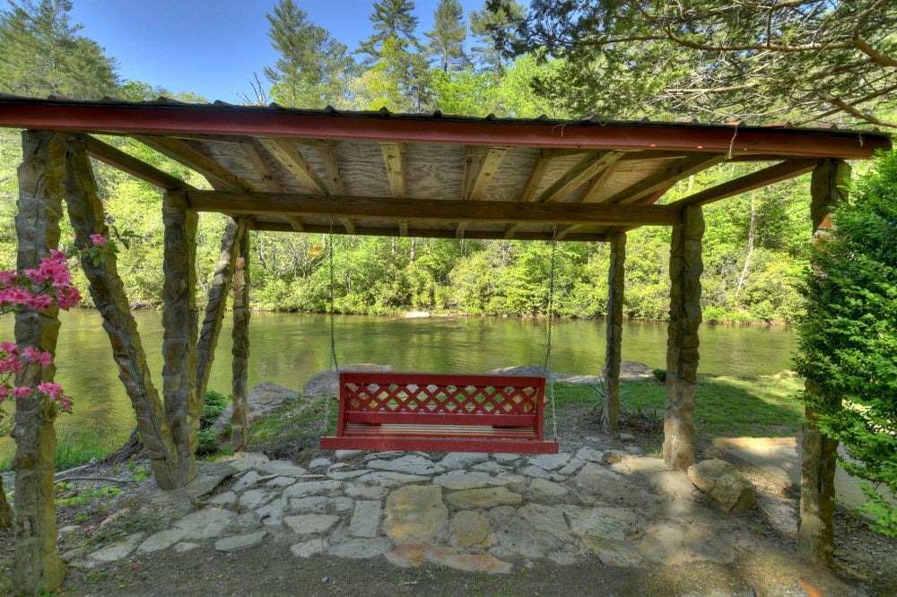 Blue Ridge, Georgia, 30513, United States, 4 Bedrooms Bedrooms, ,3 BathroomsBathrooms,Residential,For Sale,1858921