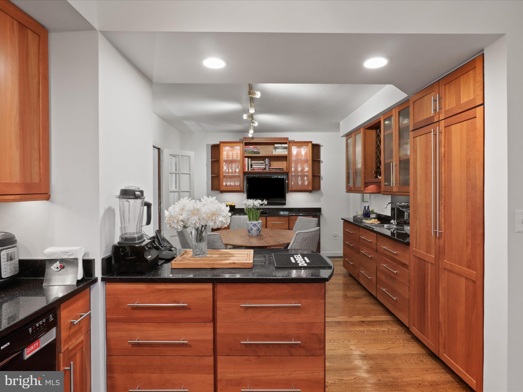 Arlington, Virginia, 22207, United States, 4 Bedrooms Bedrooms, ,4 BathroomsBathrooms,Residential,For Sale,1792386